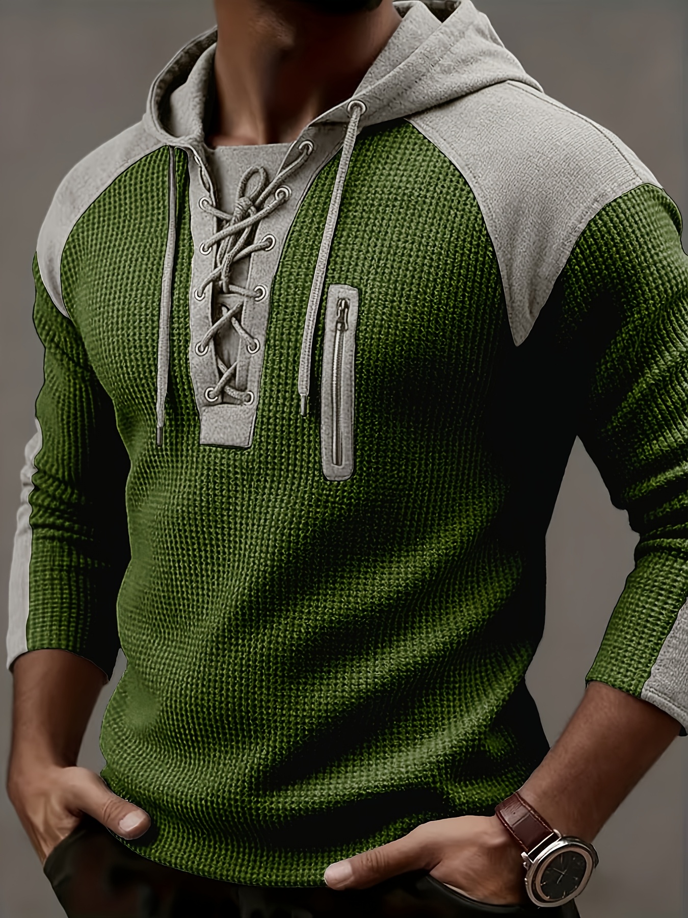 la nouvelle collection printemps été pour hommes présente un haut en maille à capuche texturé de luxe et léger, une polo avec un design côtelé patchwork sur les épaules. la nouvelle collection printemps été pour hommes présente un haut en maille à capuche texturé de luxe et léger, une polo avec un design côtelé patchwork sur les épaules.