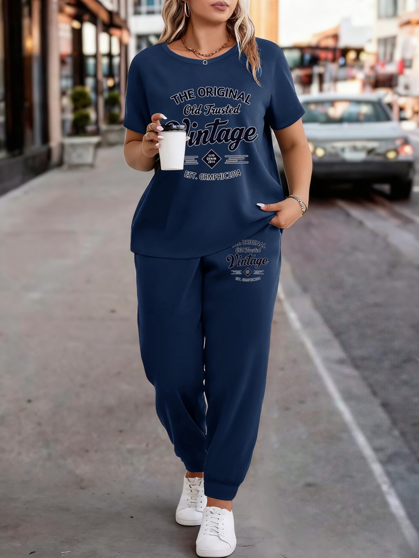 ensemble de détente 2 pièces pour femme grande taille, t shirt et jogging doux à élasticité moyenne avec cordons de serrage et poches, imprimé graphique, style décontracté idéal pour le printemps et l'été ensemble de détente 2 pièces pour femme grande taille, t shirt et jogging doux à élasticité moyenne avec cordons de serrage et poches, imprimé graphique, style décontracté idéal pour le printemps et l'été