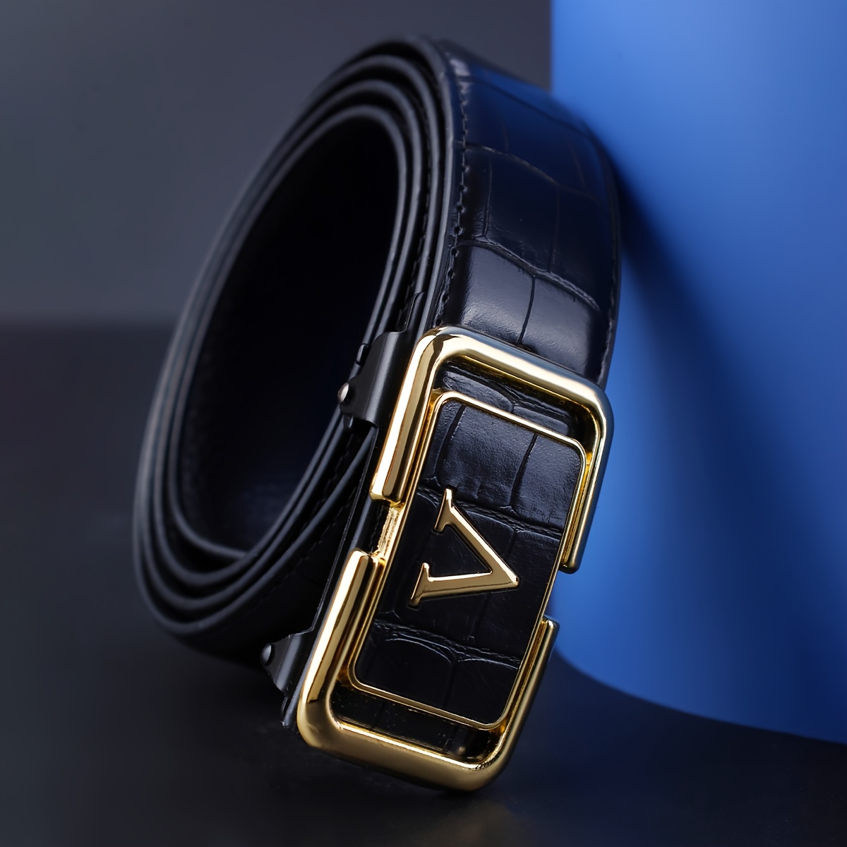 ceinture pour hommes haut de gamme avec boucle automatique. une ceinture élégante pour homme, adaptée aux occasions professionnelles, dégageant un charme séduisant. c'est un article de luxe avec des motifs de lettres dessus ceinture pour hommes haut de gamme avec boucle automatique. une ceinture élégante pour homme, adaptée aux occasions professionnelles, dégageant un charme séduisant. c'est un article de luxe avec des motifs de lettres dessus