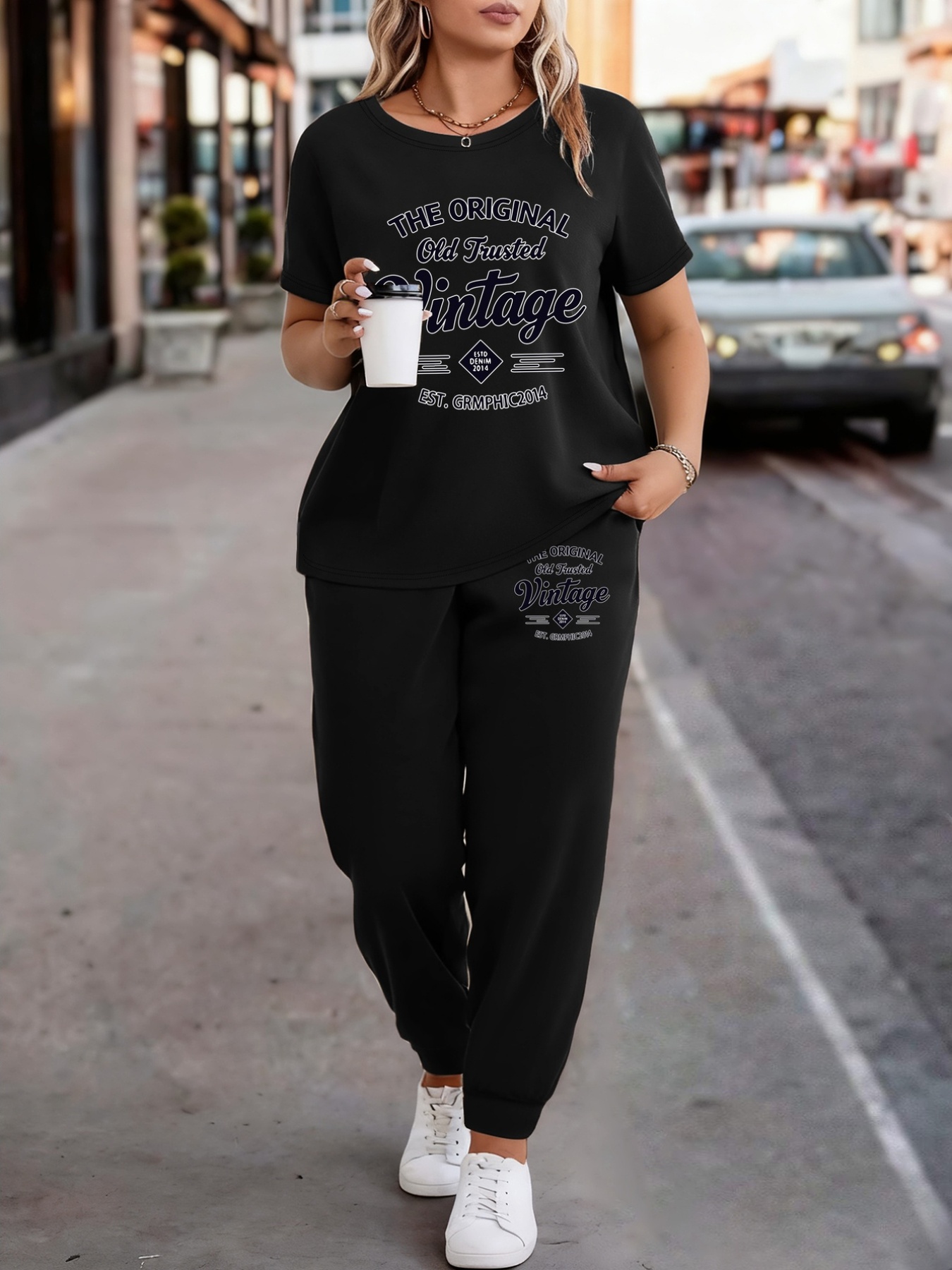 ensemble de détente 2 pièces pour femme grande taille, t shirt et jogging doux à élasticité moyenne avec cordons de serrage et poches, imprimé graphique, style décontracté idéal pour le printemps et l'été ensemble de détente 2 pièces pour femme grande taille, t shirt et jogging doux à élasticité moyenne avec cordons de serrage et poches, imprimé graphique, style décontracté idéal pour le printemps et l'été