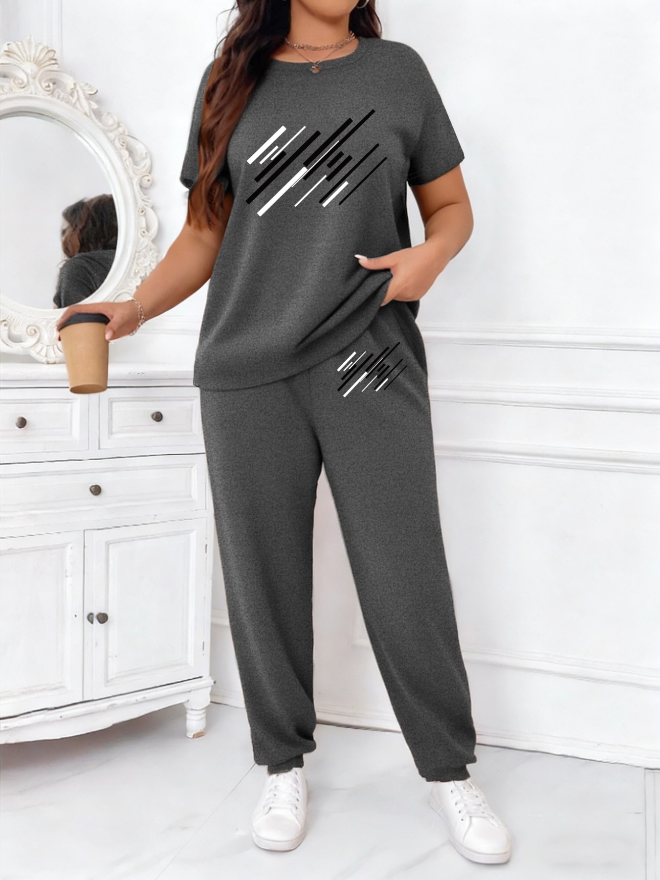 ensemble de détente 2 pièces y pour femme grande taille t shirt doux à élasticité moyenne et jogging avec cordons de serrage et poches, imprimé graphique, style décontracté idéal pour le printemps et l'été ensemble de détente 2 pièces y pour femme grande taille t shirt doux à élasticité moyenne et jogging avec cordons de serrage et poches, imprimé graphique, style décontracté idéal pour le printemps et l'été