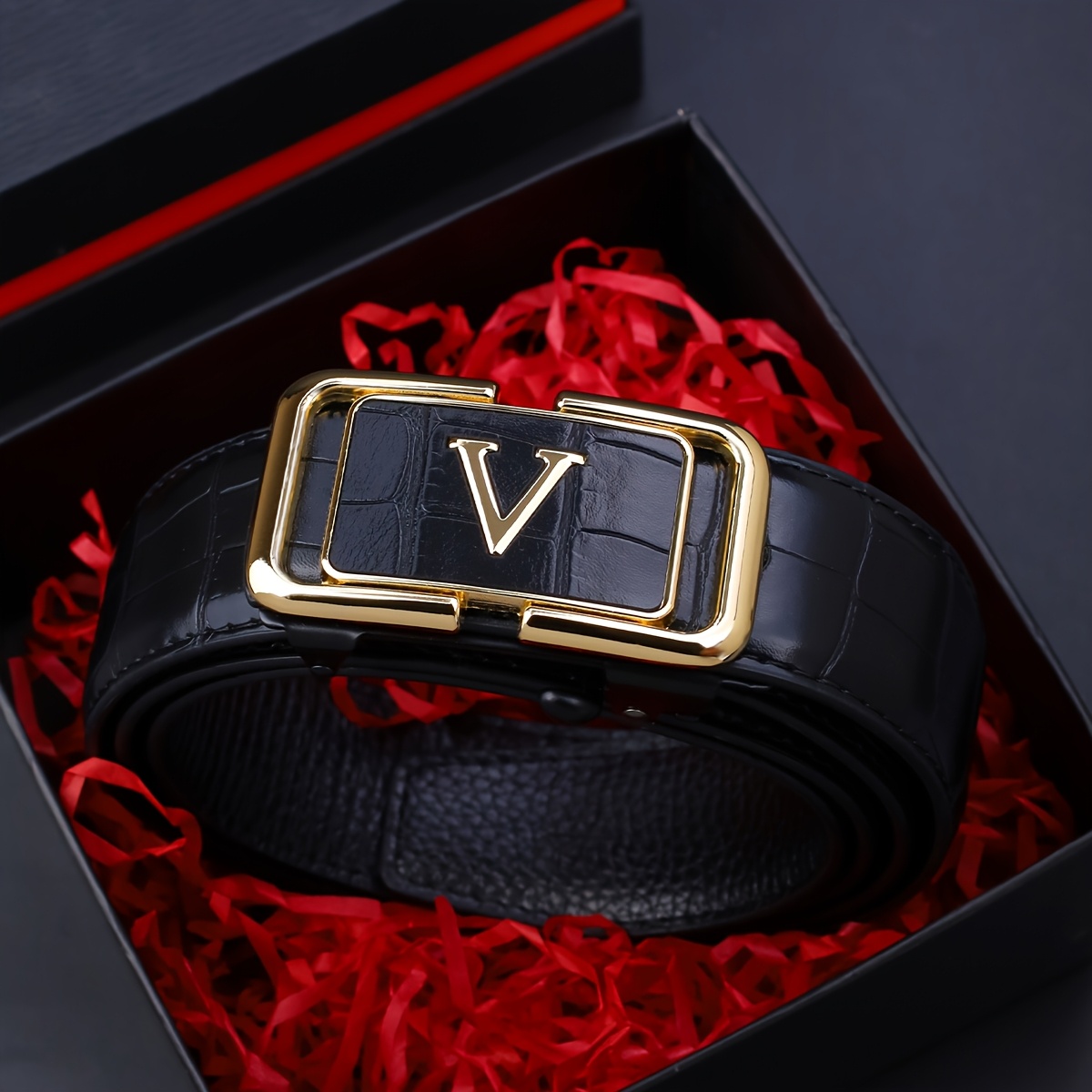 ceinture pour hommes haut de gamme avec boucle automatique. une ceinture élégante pour homme, adaptée aux occasions professionnelles, dégageant un charme séduisant. c'est un article de luxe avec des motifs de lettres dessus ceinture pour hommes haut de gamme avec boucle automatique. une ceinture élégante pour homme, adaptée aux occasions professionnelles, dégageant un charme séduisant. c'est un article de luxe avec des motifs de lettres dessus