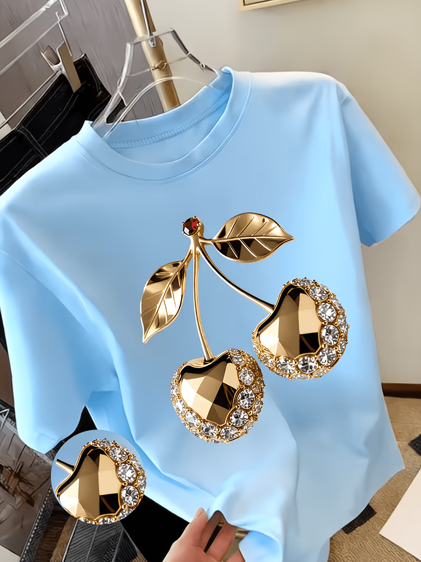 t shirt y2k pour femme à imprimé cerises dorées avec embellissements en diamant haut respirant à col ras du cou compatible avec une blouse | essentiel de la garde robe printemps été | t shirt décontracté léger adapté aux fêtes, cadeaux et tenues décontractées t shirt y2k pour femme à imprimé cerises dorées avec embellissements en diamant haut respirant à col ras du cou compatible avec une blouse | essentiel de la garde robe printemps été | t shirt décontracté léger adapté aux fêtes, cadeaux et tenues décontractées