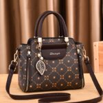 Sac à Main Femme Élégant — Bandoulière & Pendentif Doré