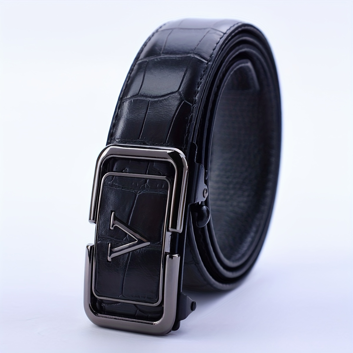 ceinture pour hommes haut de gamme avec boucle automatique. une ceinture élégante pour homme, adaptée aux occasions professionnelles, dégageant un charme séduisant. c'est un article de luxe avec des motifs de lettres dessus ceinture pour hommes haut de gamme avec boucle automatique. une ceinture élégante pour homme, adaptée aux occasions professionnelles, dégageant un charme séduisant. c'est un article de luxe avec des motifs de lettres dessus