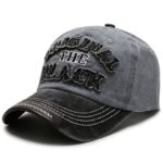 Casquette de baseball unisexe, casquette à lettres « THE BLACK », casquette à visière de style sombre, casquette à bord incurvé polyvalente pour sports de plein air, rassemblements et fêtes, taille réglable, fait un excellent cadeau