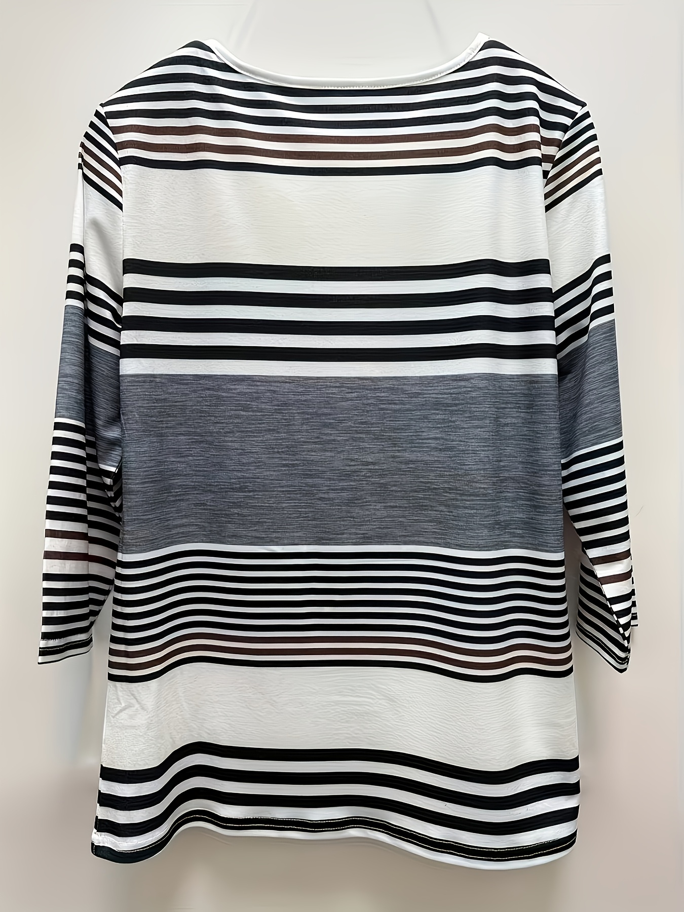 nouvelle arrivée printemps/Été mode femme, style décontracté, t shirt de base ample à rayures, col en v, manches trois quarts, boutonné, haut polyvalent pour les trajets quotidiens et les rendez vous, tendance streetwear pour sortie quotidienne, lavable en machine convient pour un usage quotidien nouvelle arrivée printemps/Été mode femme, style décontracté, t shirt de base ample à rayures, col en v, manches trois quarts, boutonné, haut polyvalent pour les trajets quotidiens et les rendez vous, tendance streetwear pour sortie quotidienne, lavable en machine convient pour un usage quotidien