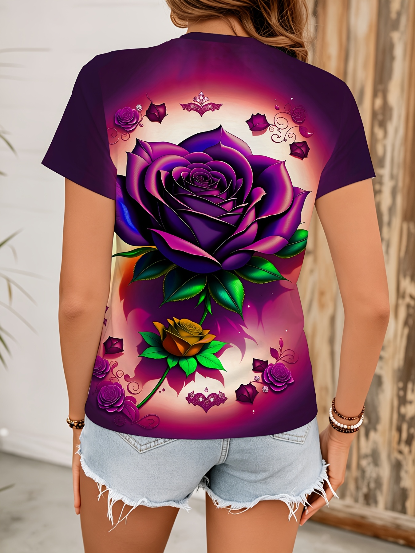 t shirt tendance à motif de roses violet foncé, haut décontracté et élégant à manches courtes pour femmes, t shirt imprimé à motif floral super mignon, haut de style avant gardiste t shirt tendance à motif de roses violet foncé, haut décontracté et élégant à manches courtes pour femmes, t shirt imprimé à motif floral super mignon, haut de style avant gardiste