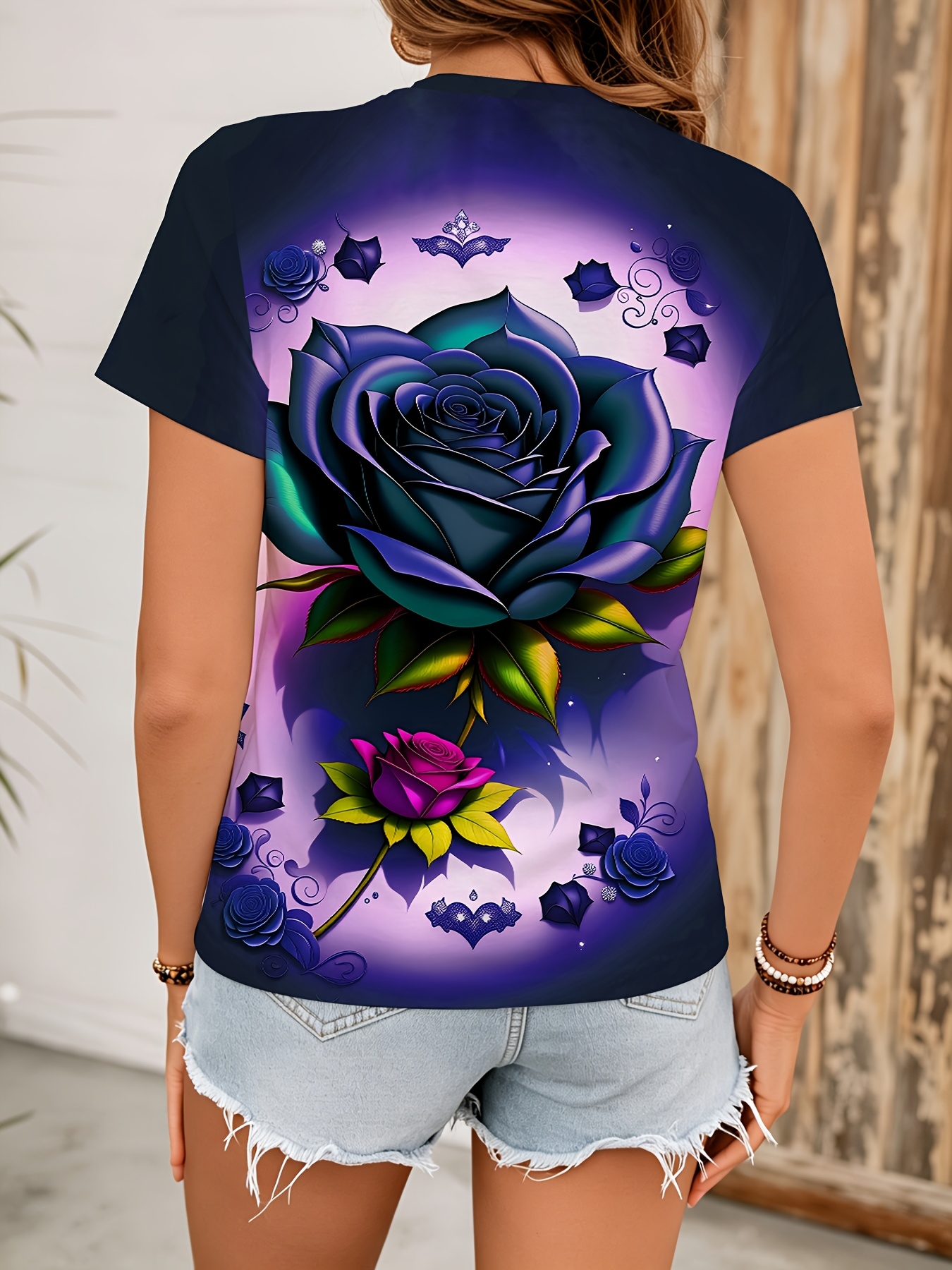 t shirt tendance à motif de roses violet foncé, haut décontracté et élégant à manches courtes pour femmes, t shirt imprimé à motif floral super mignon, haut de style avant gardiste t shirt tendance à motif de roses violet foncé, haut décontracté et élégant à manches courtes pour femmes, t shirt imprimé à motif floral super mignon, haut de style avant gardiste