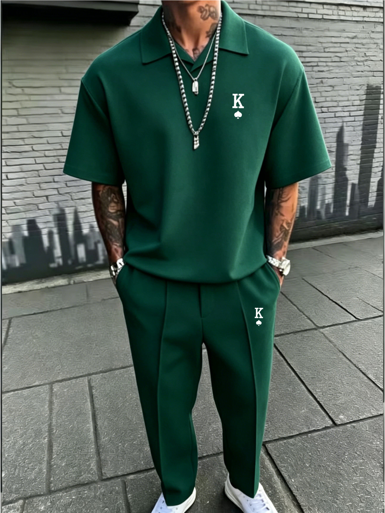 ensemble streetwear adolescente, polo à col cubain oversize et pantalon slim fit, tenue chic minimaliste pour occasions décontractées et smart casual, pour l'extérieur, pour adolescentes ensemble streetwear adolescente, polo à col cubain oversize et pantalon slim fit, tenue chic minimaliste pour occasions décontractées et smart casual, pour l'extérieur, pour adolescentes