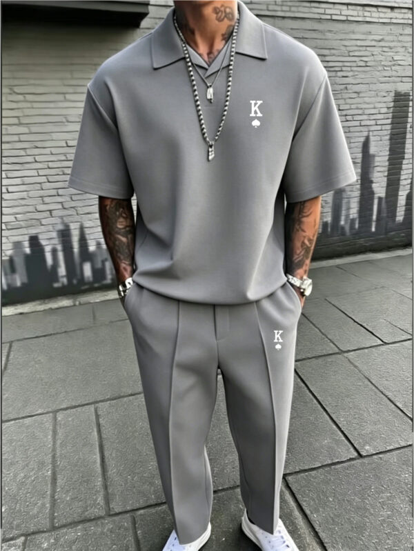 Home ensemble streetwear adolescente, polo à col cubain oversize et pantalon slim fit, tenue chic minimaliste pour occasions décontractées et smart casual, pour l'extérieur, pour adolescentes