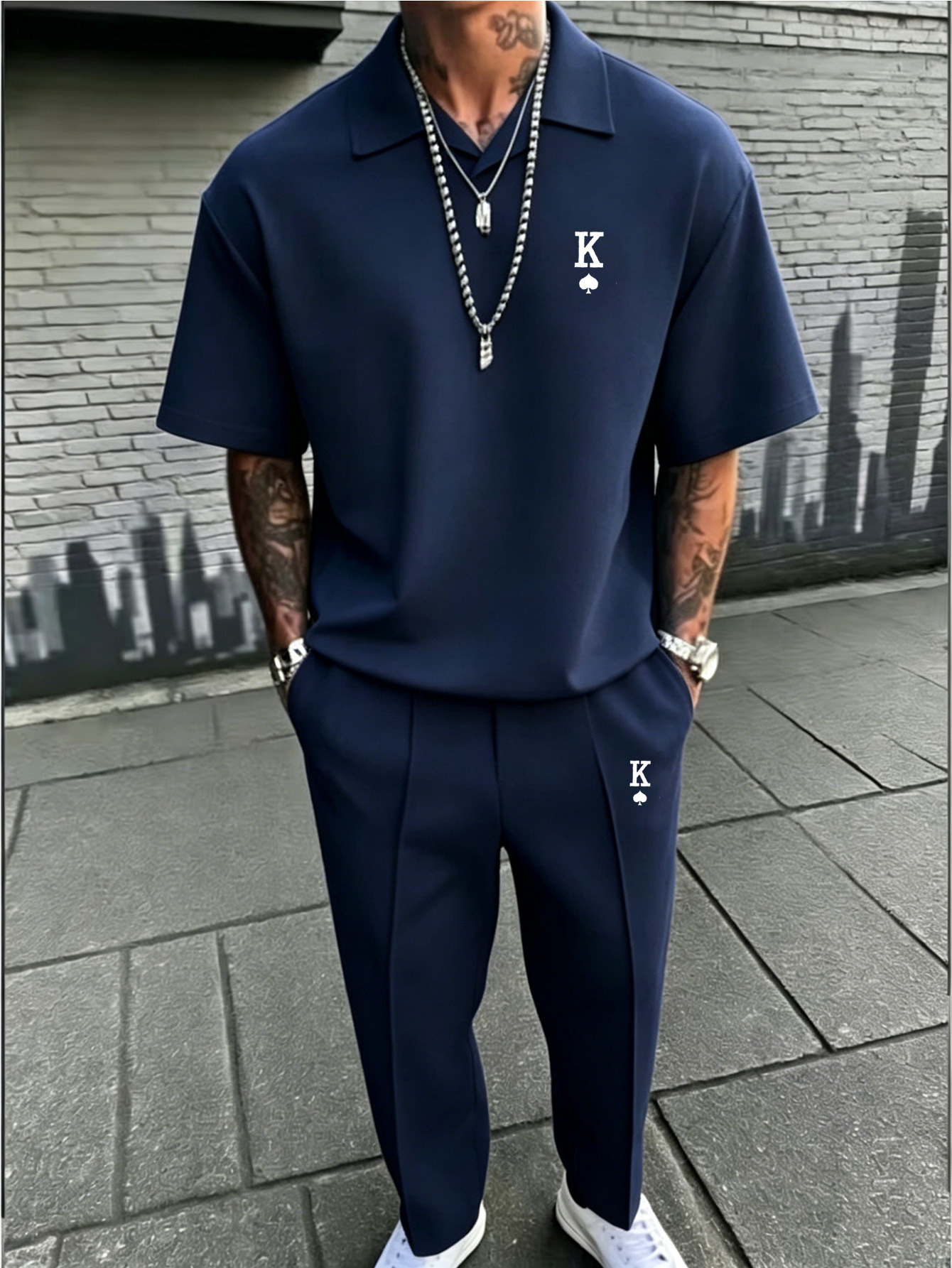 ensemble streetwear adolescente, polo à col cubain oversize et pantalon slim fit, tenue chic minimaliste pour occasions décontractées et smart casual, pour l'extérieur, pour adolescentes ensemble streetwear adolescente, polo à col cubain oversize et pantalon slim fit, tenue chic minimaliste pour occasions décontractées et smart casual, pour l'extérieur, pour adolescentes