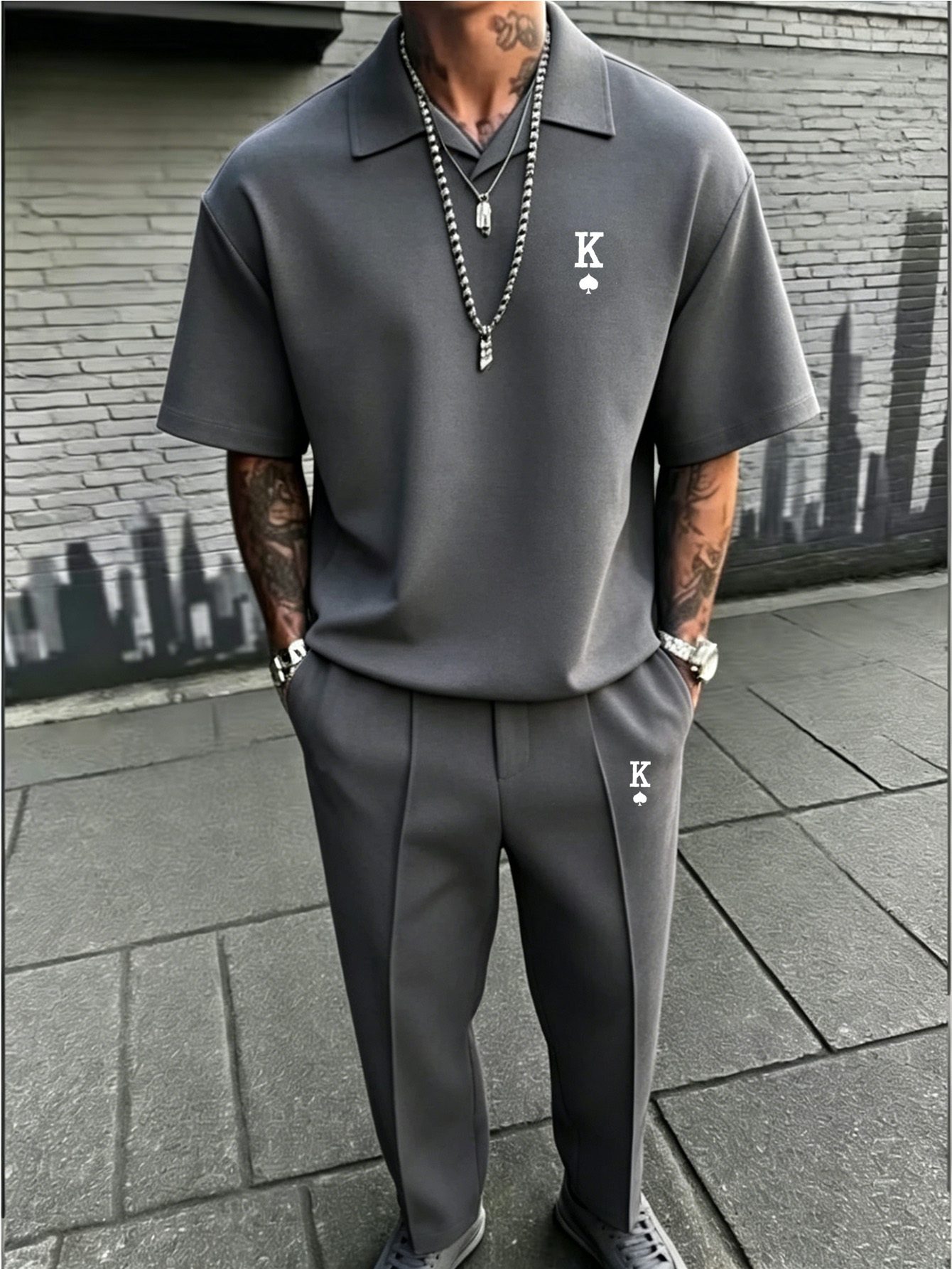 ensemble streetwear adolescente, polo à col cubain oversize et pantalon slim fit, tenue chic minimaliste pour occasions décontractées et smart casual, pour l'extérieur, pour adolescentes ensemble streetwear adolescente, polo à col cubain oversize et pantalon slim fit, tenue chic minimaliste pour occasions décontractées et smart casual, pour l'extérieur, pour adolescentes