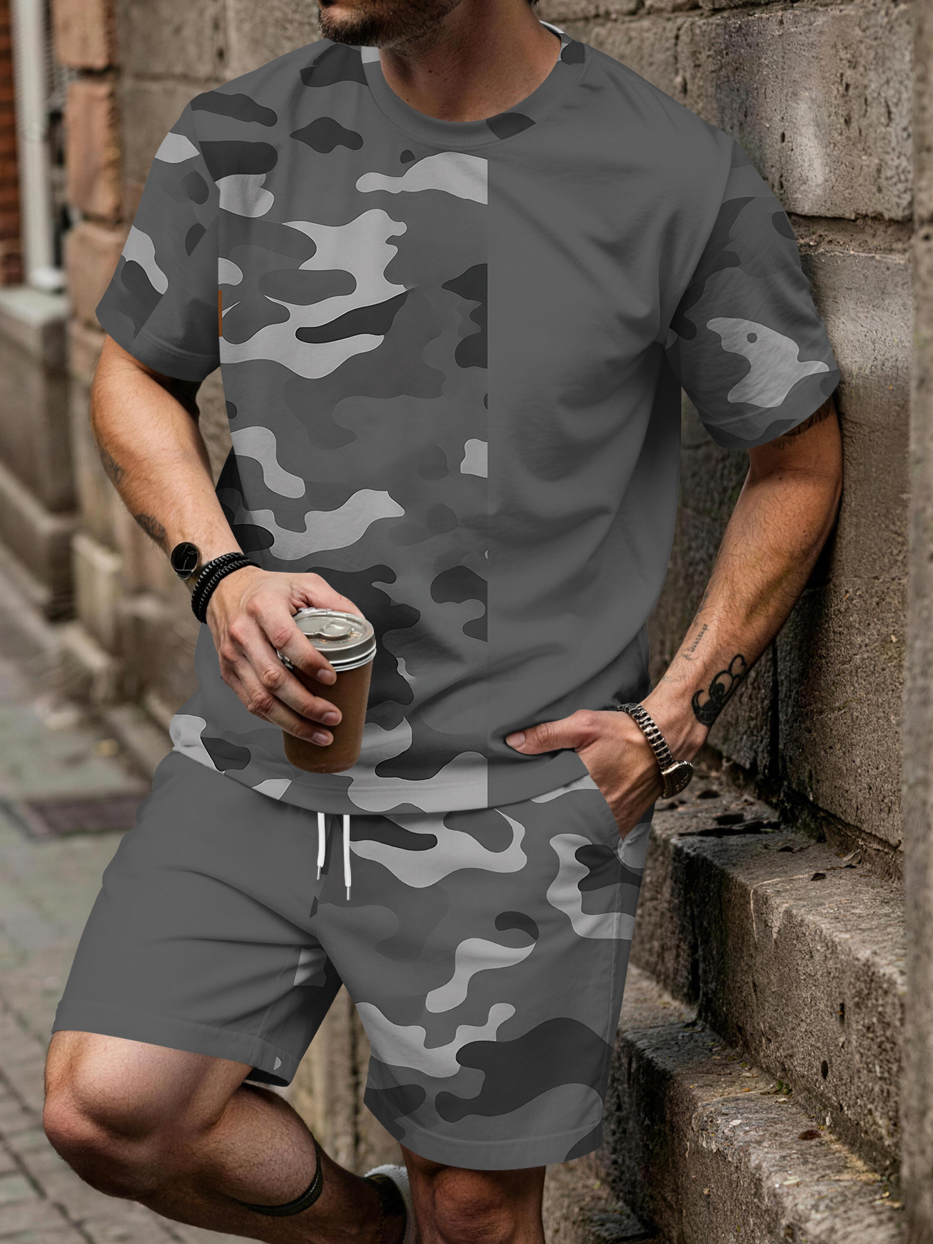 ensemble décontracté à manches courtes pour homme pour le printemps/été et les vacances, patchwork camouflage gris, ensemble tendance à manches courtes avec short, tenue tendance style vacances, style décontracté sportif et respirant, le cadeau de vacances parfait pour homme ensemble décontracté à manches courtes pour homme pour le printemps/été et les vacances, patchwork camouflage gris, ensemble tendance à manches courtes avec short, tenue tendance style vacances, style décontracté sportif et respirant, le cadeau de vacances parfait pour homme
